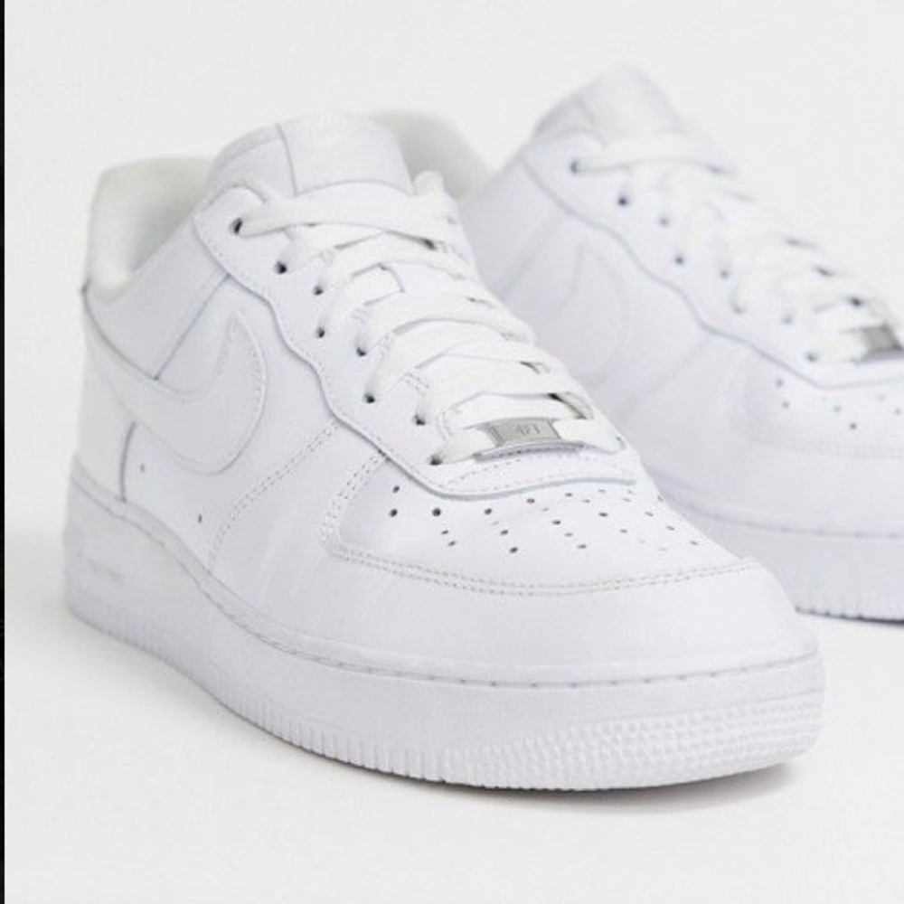 Almost New White Nike Air Force 1 ‘07